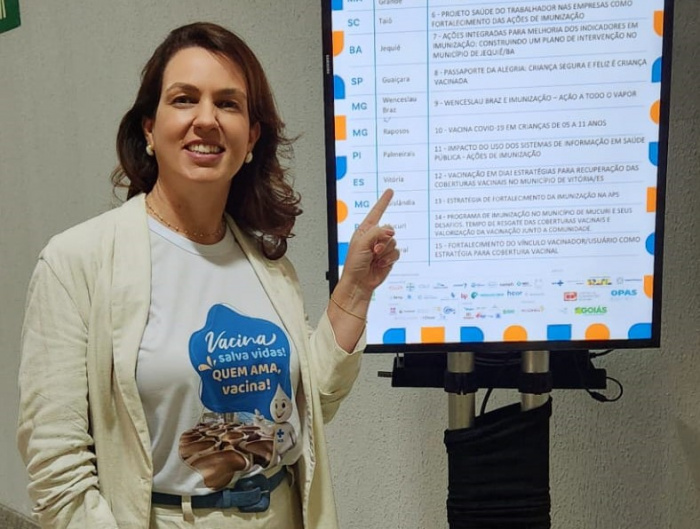 A coordenadora da Vigilância Epidemiológica de Vitória, Tatiane Comério, apresentou as principais medidas adotadas para aumentar a cobertura vacinal em crianças menores de dois no município.