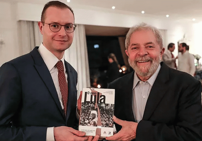 102483967-lula-com-cristiano-zanin-seu-advogado-nos-processos-da-lava-jato