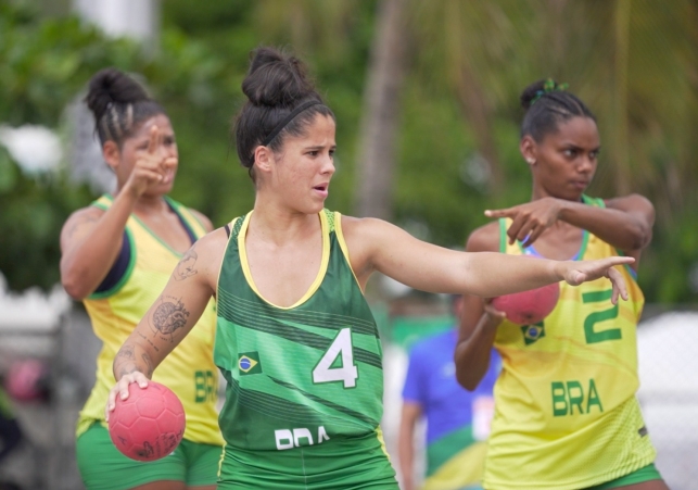 Carol Pires é especialista da seleção brasileira de beach handball Foto Marina ZieheCOB