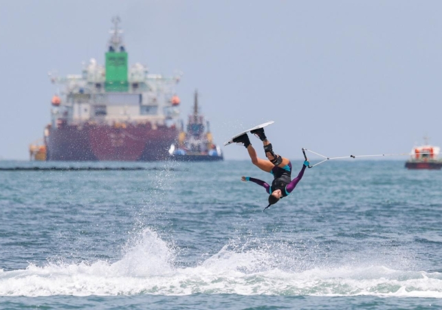 Mariana Nep busca título do wakeboard inspirada pela filha