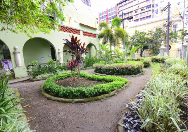 Biblioteca Municipal Adelpho Poli Monjardim