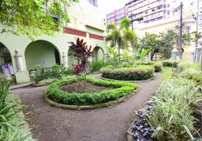 Biblioteca Municipal Adelpho Poli Monjardim